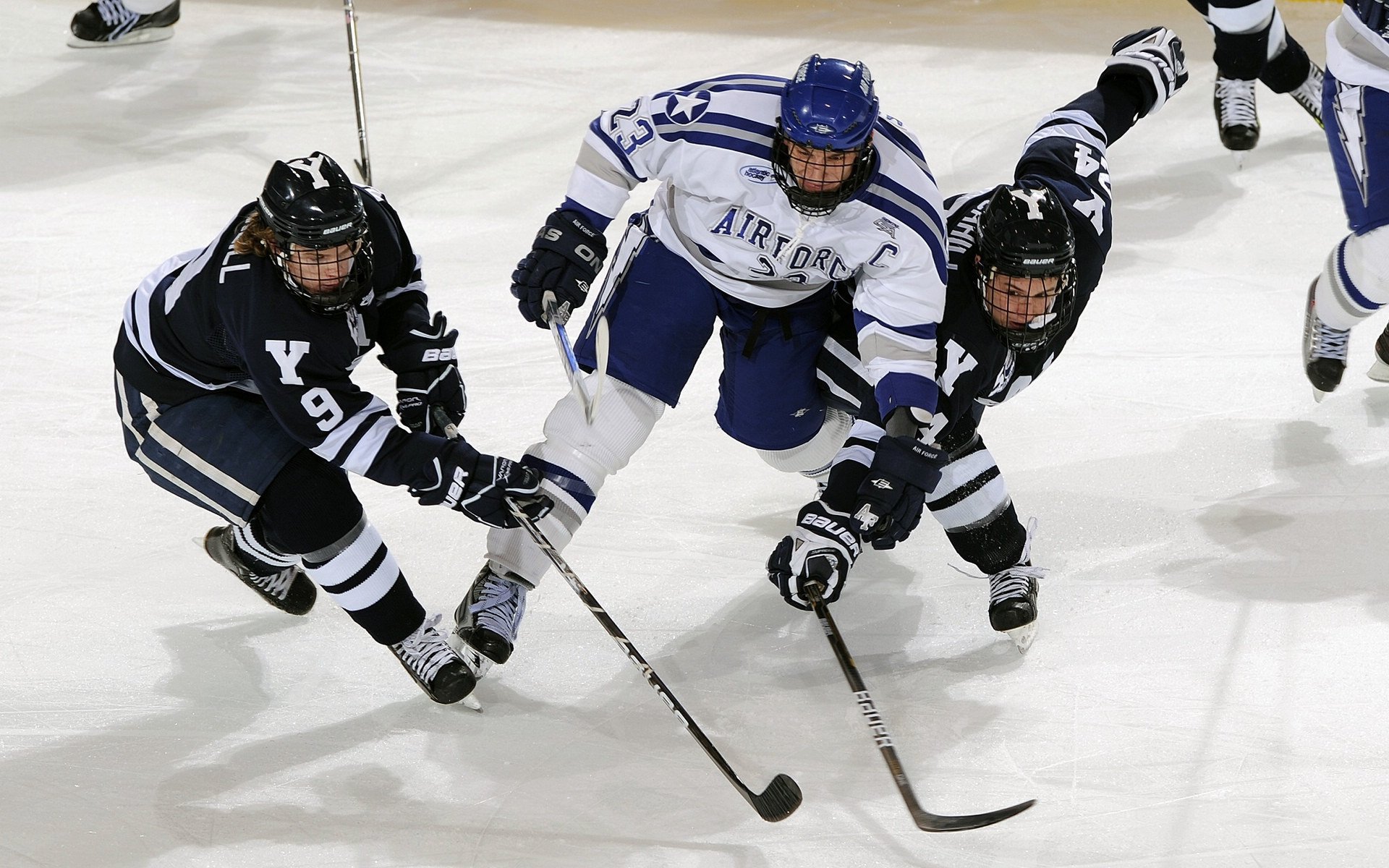 灰熊逆转老鹰，欧文成为关键先生