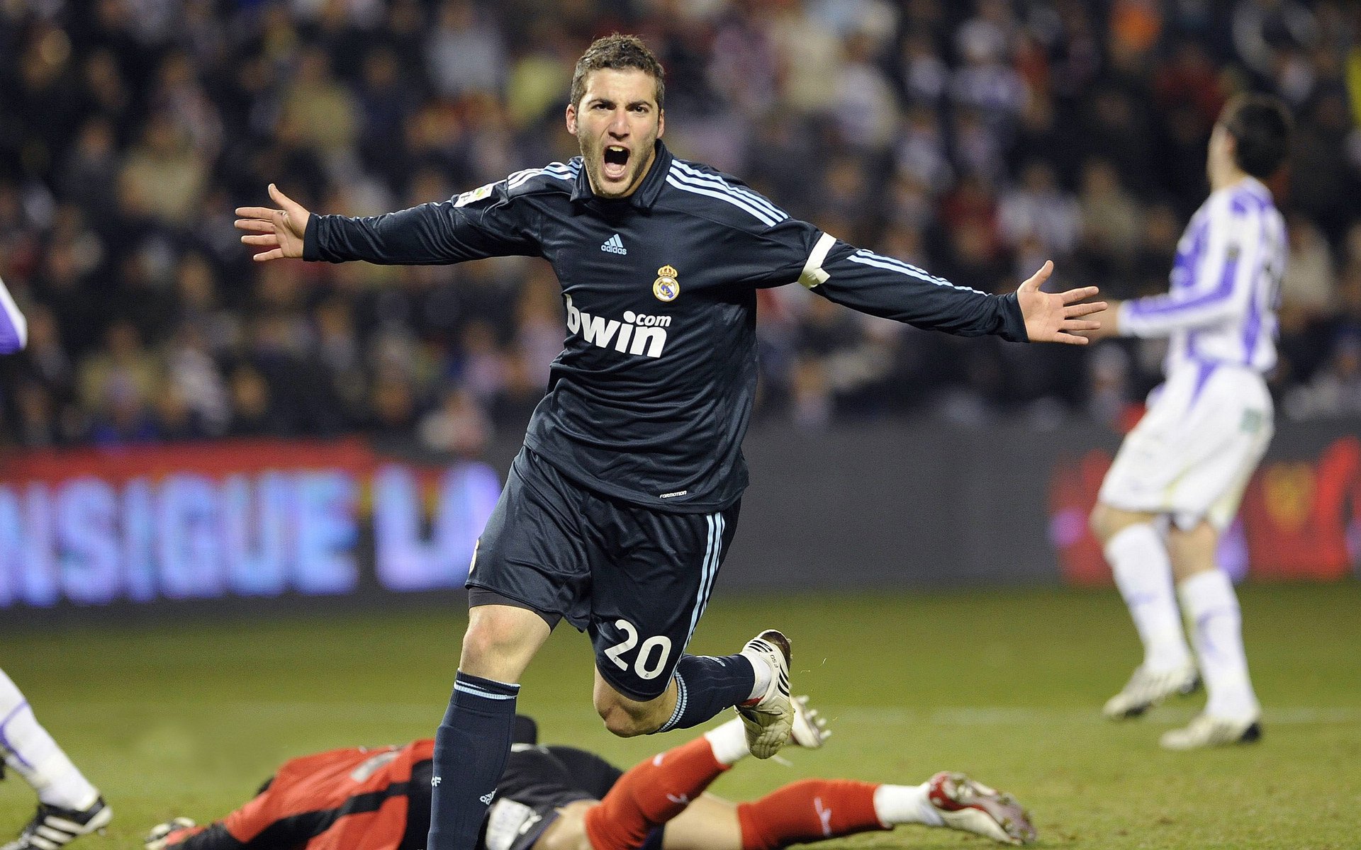 奥亚尔萨瓦尔，欧冠之夜，那道无解的几何题